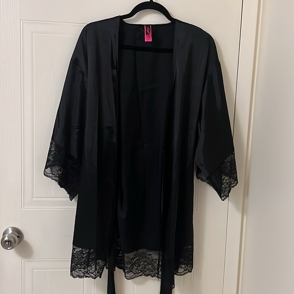 Sexy Satin Robe - Picture 2 of 8